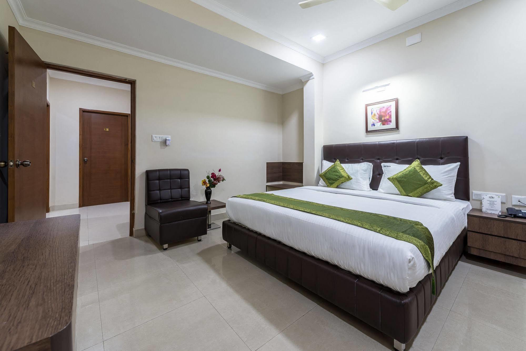 Hotel Mount Kailash Suites Madrás Exterior foto